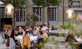 Tavolare im Innenhof des BErner Generationenhaus